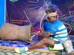 Begini Proses Pembuatan Tambur, Alat Musik Khas Raja Ampat