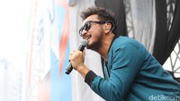 Pendidikan menjadi alasan sang vokalis tidak manggung dulu bersama band yang membesarkan namanya itu. Foto: Hanif Hawari/detikHOT