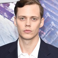 Nama belakang Skarsgard memang tak asing lagi di dunia hiburan. Ketiga kakak Bill, Alexander, Gustav dan Stellan Skarsgard juga aktor ternama. Foto: Dok. Getty Images