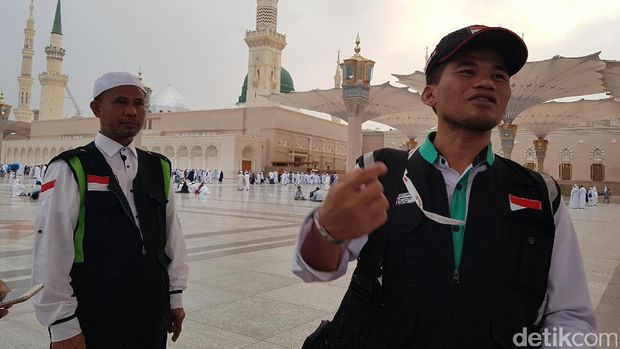 Bripka Nasoka beri pengarahan di Masjid Nabawi.