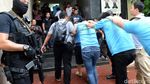 92 WNA Penipu Siber dari Surabaya Diboyong ke Jakarta