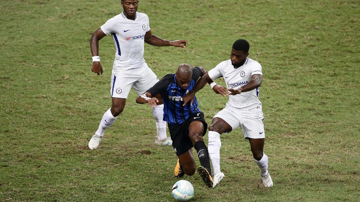 Geoffrey Kondogbia membuat gol bunuh diri saat Inter Milan mengalahkan Chelsea 2-1 (Suhaimi Abdullah/Getty Images  for ICC)