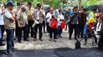 Penampakan Sampah Plastik Disulap Jadi Aspal