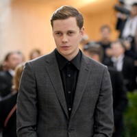 Berakting sebagai badut jahat yang membuat anak-anak ketakutan, Bill Skarsgard mengaku pada wawancara dengan Jimmy Kimmel bila ia punya caranya sendiri untuk membuat perannya makin nyata. Foto: Dok. Getty Images
