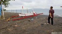 Pantai Waru Doyong pun sekarang sedang dalam tahap revitalisasi untuk dijadikan destinasi wisata khusus buat perempuan. Tanpa mengurangi kearifan lokal, perahu-perahu warga yang sandar di pantai akan digeser ke area khusus (Ardian/detikTravel)