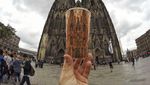 Keren! Seniman Ini Gambar Menara Eiffel hingga Mona Lisa di Atas Cup Kopi