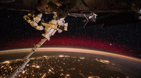 Bumi saat matahari terbit dari dilihat dari stasiun internasional luar angkasa (ISS), (17/11/2015). (Foto: NASA)  