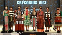  Karya desainer Gregorius Vici dan IKM Pendawi Batik dan Batik Seblang dengan desain khas retro,(Foto: Ardian Fanani/detikcom)