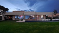 Bintang sepakbola Portugal, Cristiano Ronaldo membangun rumah mewahnya di Madrid, Spanyol dengan nilai $7,1 juta atau sekitar RP 117 miliar. Nilai itu, diukur dengan gaji Ronaldo sekitar Rp 6miliar/pekan, cukup dilunasi dengan 5 bulan ia bermain bola.  (Foto: Dok. Forbes)
