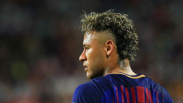 Neymar MIAMI GARDENS, FL - JULY 29: Neymar #11 of Barcelona reacts in the first half against Real Madrid during their International Champions Cup 2017 match at Hard Rock Stadium on July 29, 2017 in Miami Gardens, Florida. (Photo by Chris Trotman/Getty Images)