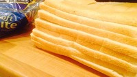 Roti tawar ini seharunya tidak dipotong memanjang tapi berbentuk persegi. Sepertinya pabriknya salah memotong dan hasilnya jadi begini! (Foto: Bored Panda)