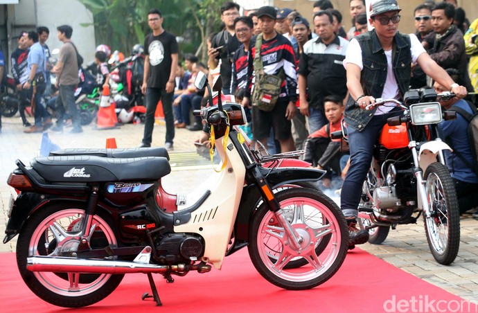 Foto Melihat Motor Suzuki dari Masa ke Masa  Foto 4