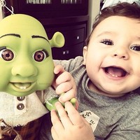 Bayi lucu dengan tawa dan mata seperti Shrek. Foto: Istimewa