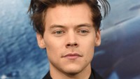 Harry Styles berhasil menjadi artis paling tampan dalam sebuah penelitian yang dilakukan Centre for Advance Facial Cosmetic and Surgery. Jamie McCarthy/Getty Images/detikFoto.