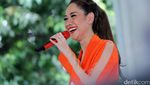 Bunga Citra Lestari Pamer Perut Rata