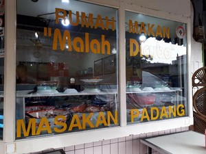 Mencoba RM Padang yang Konon Terenak di Bandung