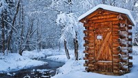 Toilet kedua datang dari Alaska, Amerika Serikat. Kamar kecil khusus karyawan ini ada di tengah salju di Chena Hot Springs Resort (Dok. CNN)