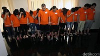 Mereka menghabiskan dana cukup besar untuk biaya operasional. Mereka menyewa rumah mewah, peralatan hingga kendaraan untuk melancarkan aksinya di Indonesia. Rumah di Pondok Indah mereka sewa Rp 47 juta/bulan.