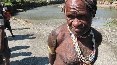 Foto: Pria 22 Istri di Papua