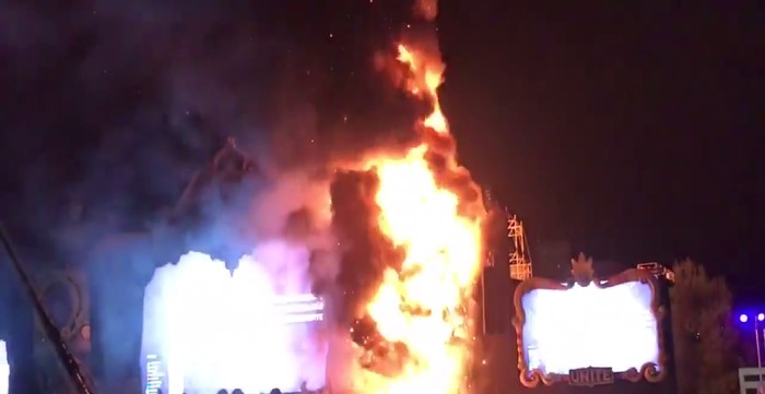 Panggung Tomorrowland Terbakar