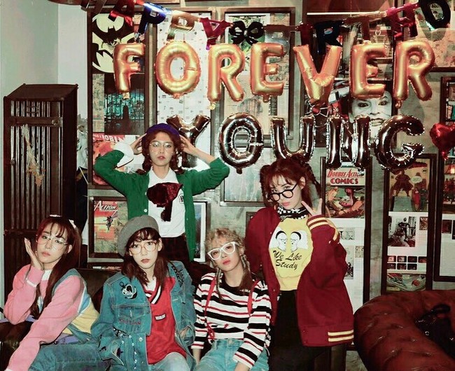 Back to 80s! Penampilan edgy dan gaya anak muda era 80-an dengan jaket varsity, jaket denim, overall dan model rambut unik. Foto: istimewa