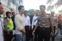 Kapolrestabes Sidoarjo menemui WN Iran yang berunjuk rasa