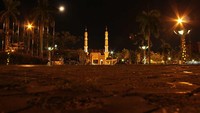 Namun perlu diketahui, jam buka Alun-alun Batam hanya dibatasi sampai pukul 23.00 WIB saja. Jadi jangan heran ketika diingatkan oleh petugas bersepeda (Randy/detikTravel)
