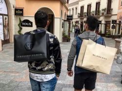 Mengintip Gaya Hidup Super Mewah Anak Muda Rusia