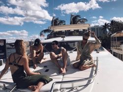 Mengintip Gaya Hidup Super Mewah Anak Muda Rusia