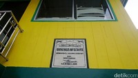 Masjid Jami Sultan Ayub telah mengalami renovasi. Renovasi terakhir diresmikan pada tanggal 26 Juli 2009 oleh Bupati Sangggau Ir H Setiman H Sudin.