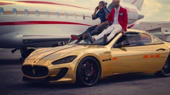 Banyak menampilkan mobil mewah sampai pesawat pribadi. Foto: Instagram