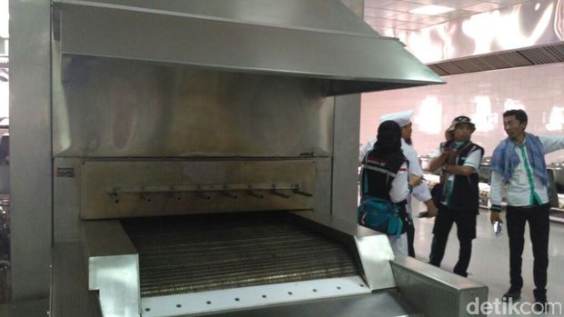 Melongok Dapur 'Raksasa' Pembuatan Makanan Jemaah Haji Indonesia