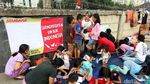 Puluhan Anak Pemulung di Tanah Abang Belajar Menulis