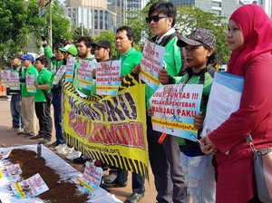 Patut Ditiru! Driver Go-Jek Gelar Aksi Bersih Ranjau Paku