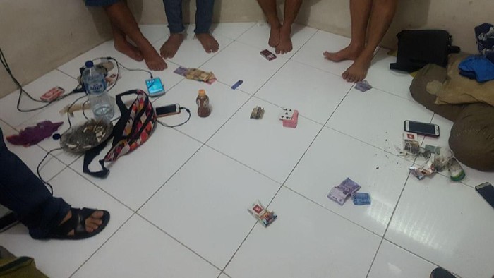 Polsek Tebet Tangkap 4 Pejudi saat Sedang Main Remi