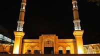 Alun-alun Batam atau yang dikenal dengan nama Dataran Engku Putri menjadi salah satu tempat rekomendasi untuk menghabiskan malam. Alun-alun ini terletak persis di pusat kota Batam (Randy/detikTravel)