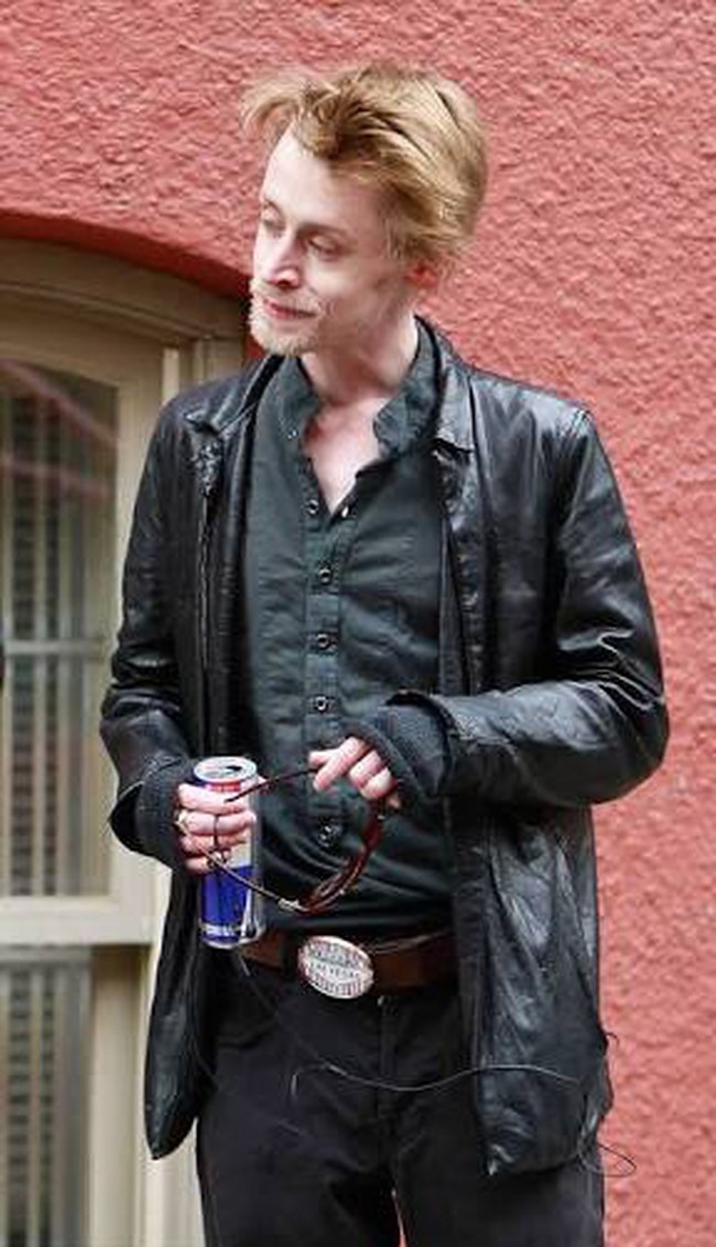 Macaulay mulai memasuki masa kelamnya di tahun 2000-an. Cerai dari Rachel, ia seperti tak terurus. Tubuhnya mengurus, wajah dan rambutnya tampak urakan. Rumor yang beredar menyebutkan Macaulay kecanduan narkoba.Foto: ist