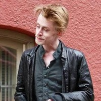 Macaulay mulai memasuki masa kelamnya di tahun 2000-an. Cerai dari Rachel, ia seperti tak terurus. Tubuhnya mengurus, wajah dan rambutnya tampak urakan. Rumor yang beredar menyebutkan Macaulay kecanduan narkoba.Foto: ist