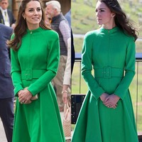 Duchess of Cambridge memakai dress hijau ini dalam rangka tur ke Australia di tahun 2014, lalu memakainya lagi dua tahun kemudian di tahun 2016.Foto: Ist.