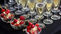 Terakhir Ratu Elizabeth akan menyesap segelas champagne. Ada 8 merek champagne favoritnya. Dibanding wine, ia memang lebih memilih champagne. Foto: iStock
