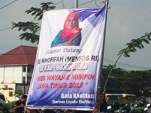 Baliho Dukungan untuk Khofifah Bertebaran di Bojonegoro