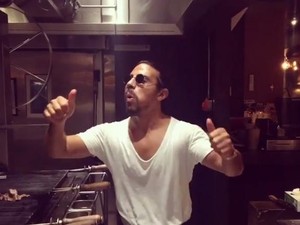Salt Bae Iris Daging dengan Goyangan Despacito hingga Pola Makan untuk Umur 100 Tahun