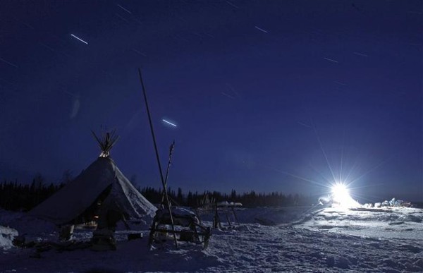 Saat malam beku tiba di Siberia. Suku Nennets juga melakukan migrasi dengan perjalanan lebih dari 1.600 kilometer setiap tahun (Dok. REUTERS/Anton Golubev) Saat malam beku tiba di Siberia. Suku Nennets juga melakukan migrasi dengan perjalanan lebih dari 1.600 kilometer setiap tahun (Dok. REUTERS/Anton Golubev)
