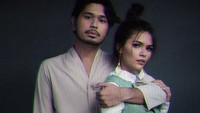 Petra Sihombing dan Firrina Sinatrya tampak sangat serasi di foto tersebut. (Dok. Instagram/aquilafirrina)