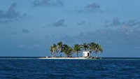 Toilet merupakan kebutuhan utama walau traveler sedang terdampar di sebuah pulau terpencil. Toilet yang dibangun di Pulau Belize ini sepertinya dibangun untuk tujuan demikian (Dok. CNN)