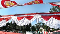 Penjualan bendera dan umbul-umbul merah putih selalu marak jelang peringatan HUT RI.