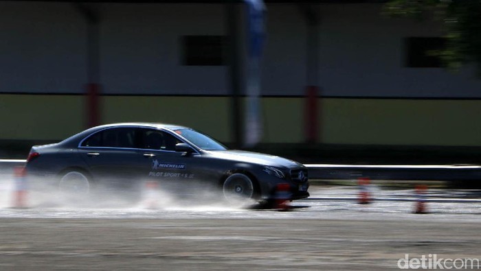 Michelin Indonesia telah meluncurkan ban Michelin Pilot Sport 4 S. Uji coba ban khusus mobil sport dan sedan premium berperforma tinggi itu dilakun di Sirkuit Sentul.