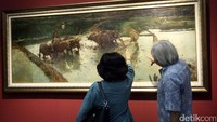 48 Lukisan yang dipamerkan merupakan karya dari 41 pelukis yang selama ini dipajang di istana-istana kepresidenan.