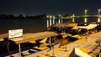 Lokasi persisnya ada di sepanjang Jalan‎ Wolter Monginsidi sampai Jalan KH Ahmad Muksin. Gemerlap kota bisa traveler lihat di sepanjang Sungai Mahakam ini (Masaul/detikTravel)