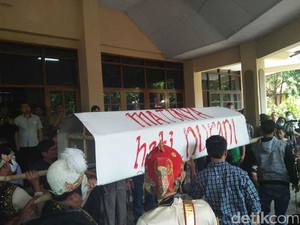 PKL Purworejo Tolak Relokasi, Bupati: Silakan ke Jalur Hukum